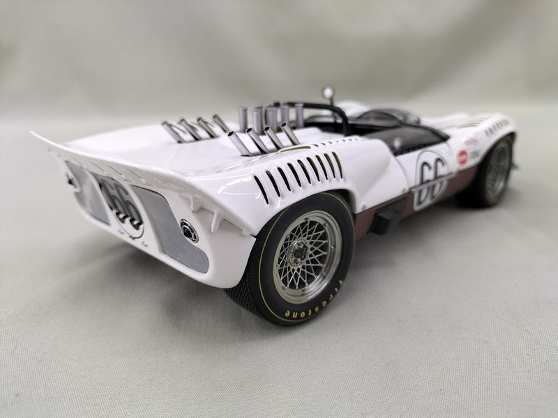 Carica immagine in Galleria Viewer, AUTOart CHAPARRAL 2 1/18 Scale Model Car– Used