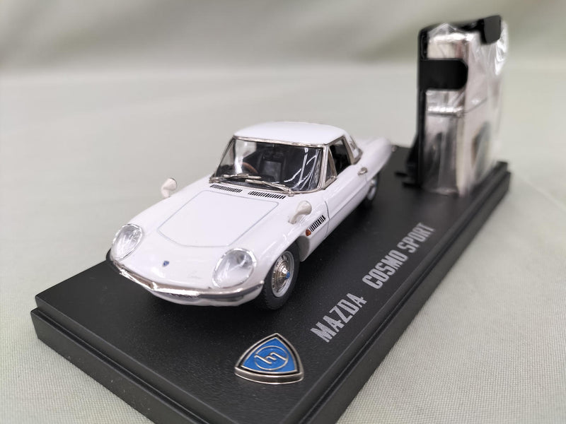 Laden Sie das Bild in Galerie -Viewer, Fukashiro Model Car & Zippo Lighter Set Cosmo Sport 1/43 Scale– Used