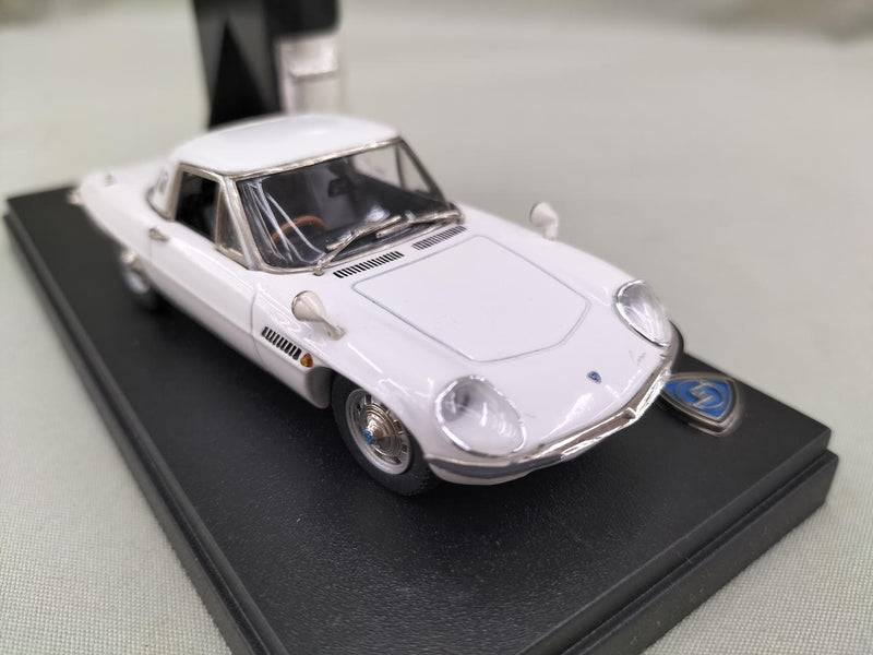 Laden Sie das Bild in Galerie -Viewer, Fukashiro Model Car & Zippo Lighter Set Cosmo Sport 1/43 Scale– Used