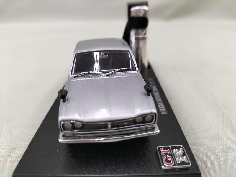 Laden Sie das Bild in Galerie -Viewer, Fukashiro Model Car & Zippo Lighter Set Skyline 2000GT-R 1/43 Scale– Used
