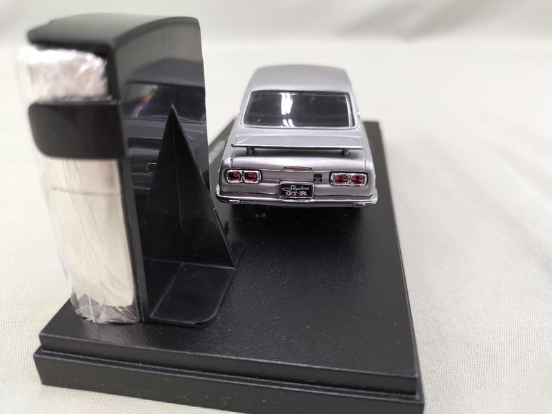 Laden Sie das Bild in Galerie -Viewer, Fukashiro Model Car & Zippo Lighter Set Skyline 2000GT-R 1/43 Scale– Used