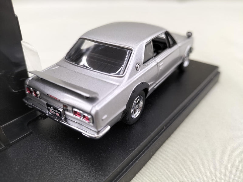 Laden Sie das Bild in Galerie -Viewer, Fukashiro Model Car & Zippo Lighter Set Skyline 2000GT-R 1/43 Scale– Used