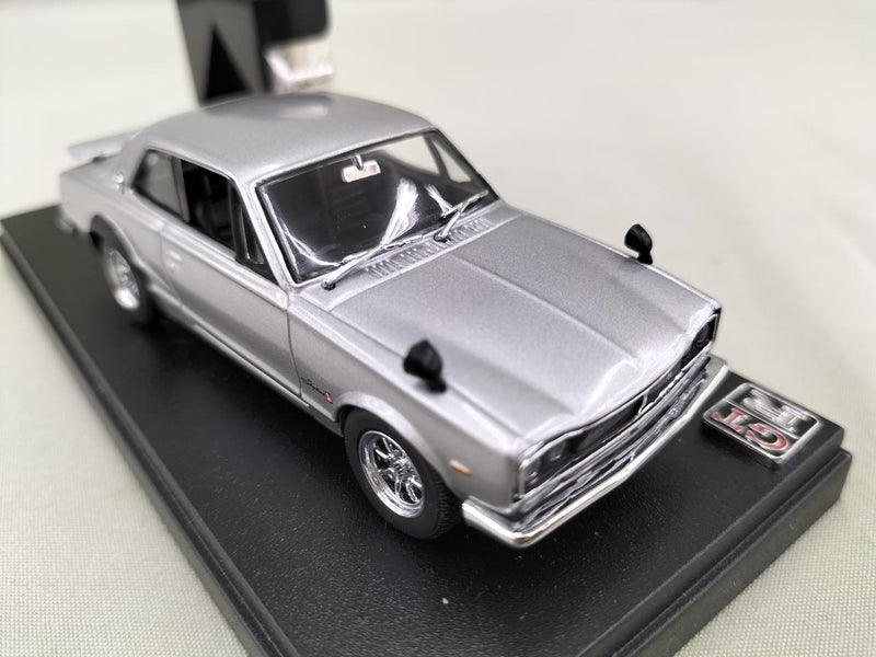Laden Sie das Bild in Galerie -Viewer, Fukashiro Model Car & Zippo Lighter Set Skyline 2000GT-R 1/43 Scale– Used
