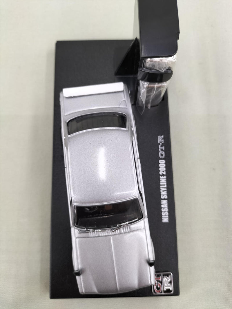 Laden Sie das Bild in Galerie -Viewer, Fukashiro Model Car & Zippo Lighter Set Skyline 2000GT-R 1/43 Scale– Used