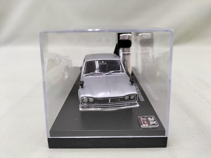 Laden Sie das Bild in Galerie -Viewer, Fukashiro Model Car & Zippo Lighter Set Skyline 2000GT-R 1/43 Scale– Used
