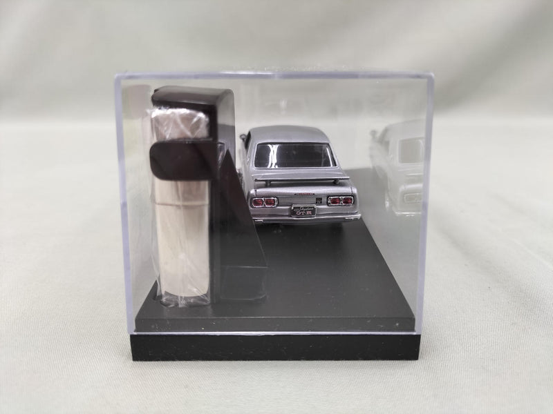 Laden Sie das Bild in Galerie -Viewer, Fukashiro Model Car & Zippo Lighter Set Skyline 2000GT-R 1/43 Scale– Used