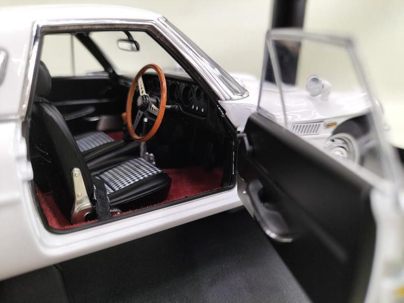 Load image into Gallery viewer, AUTOart Mazda Cosmo Sport 1/18 Scale Model Car– Used