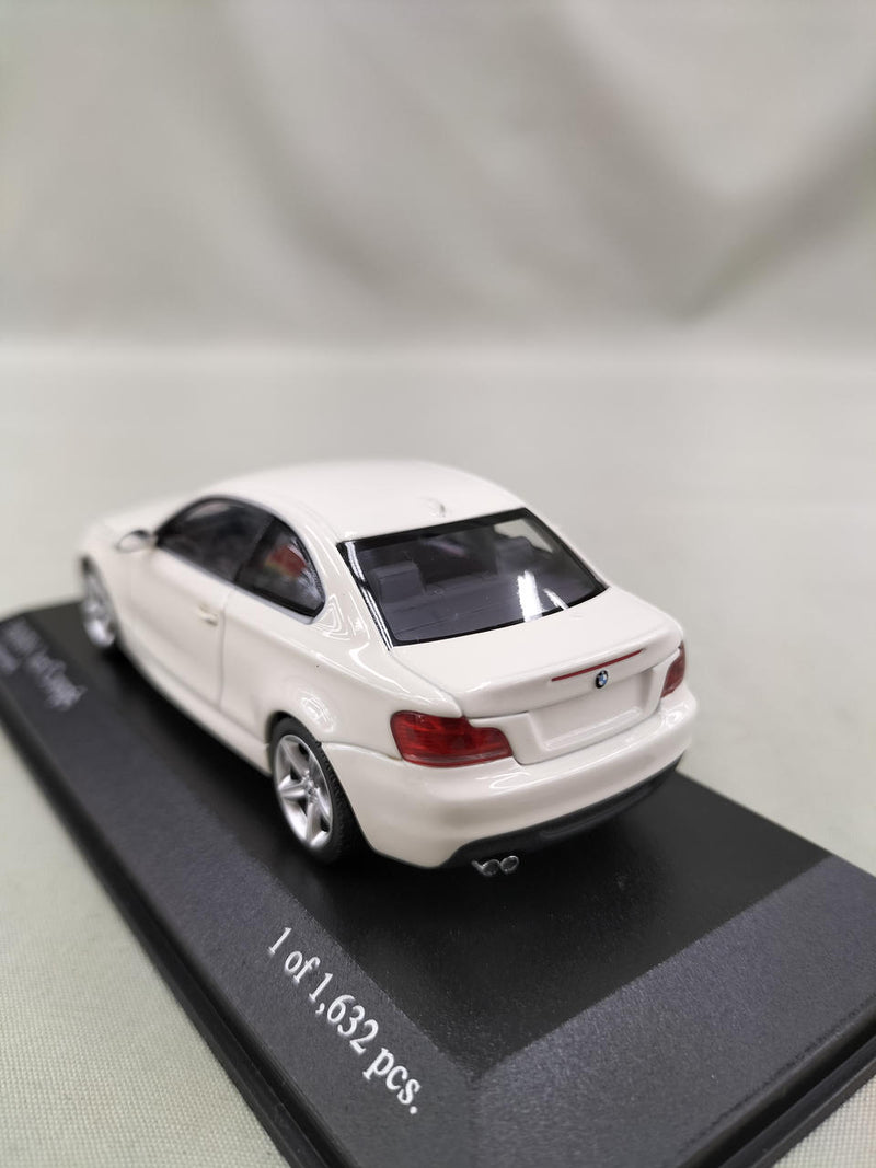 Laden Sie das Bild in Galerie -Viewer, MINICHAMPS BMW 1 Series Coupe 1/43 Scale Model Car– Used