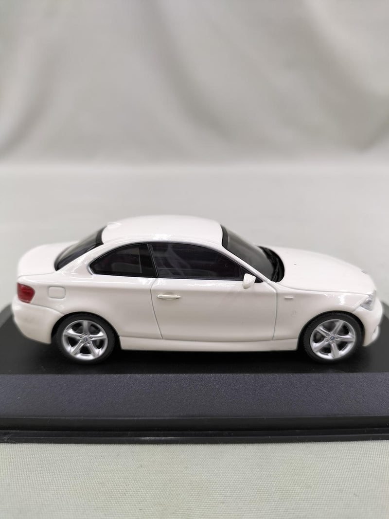 Laden Sie das Bild in Galerie -Viewer, MINICHAMPS BMW 1 Series Coupe 1/43 Scale Model Car– Used