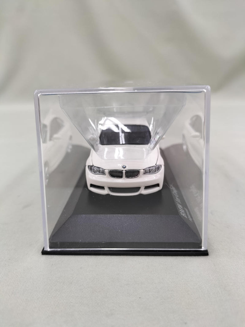 Laden Sie das Bild in Galerie -Viewer, MINICHAMPS BMW 1 Series Coupe 1/43 Scale Model Car– Used