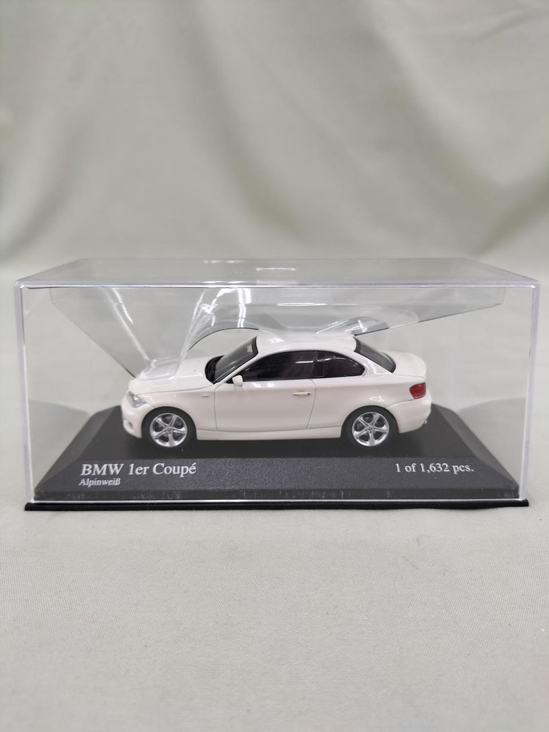 Laden Sie das Bild in Galerie -Viewer, MINICHAMPS BMW 1 Series Coupe 1/43 Scale Model Car– Used