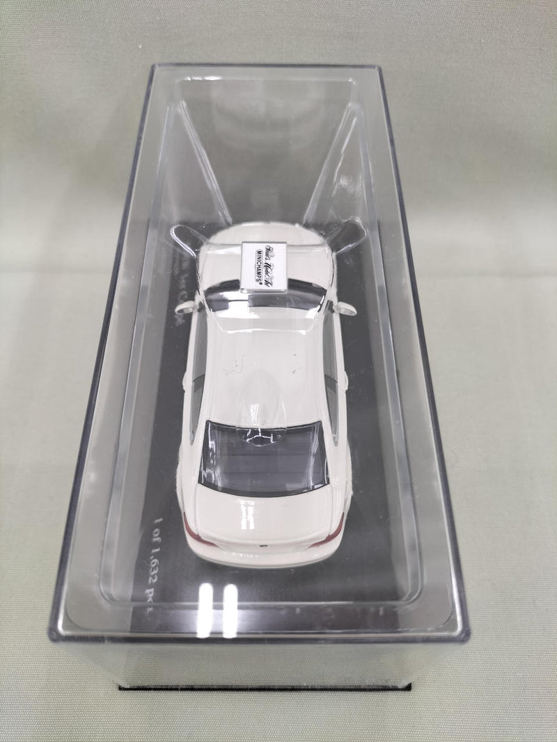 Laden Sie das Bild in Galerie -Viewer, MINICHAMPS BMW 1 Series Coupe 1/43 Scale Model Car– Used