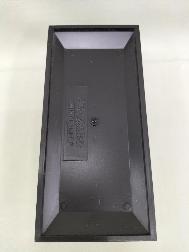 Laden Sie das Bild in Galerie -Viewer, MINICHAMPS BMW 1 Series Coupe 1/43 Scale Model Car– Used