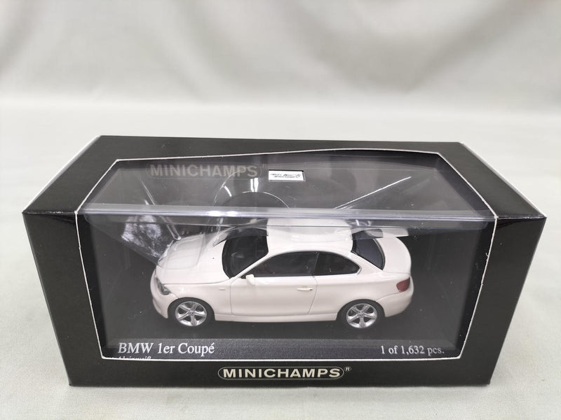 Laden Sie das Bild in Galerie -Viewer, MINICHAMPS BMW 1 Series Coupe 1/43 Scale Model Car– Used