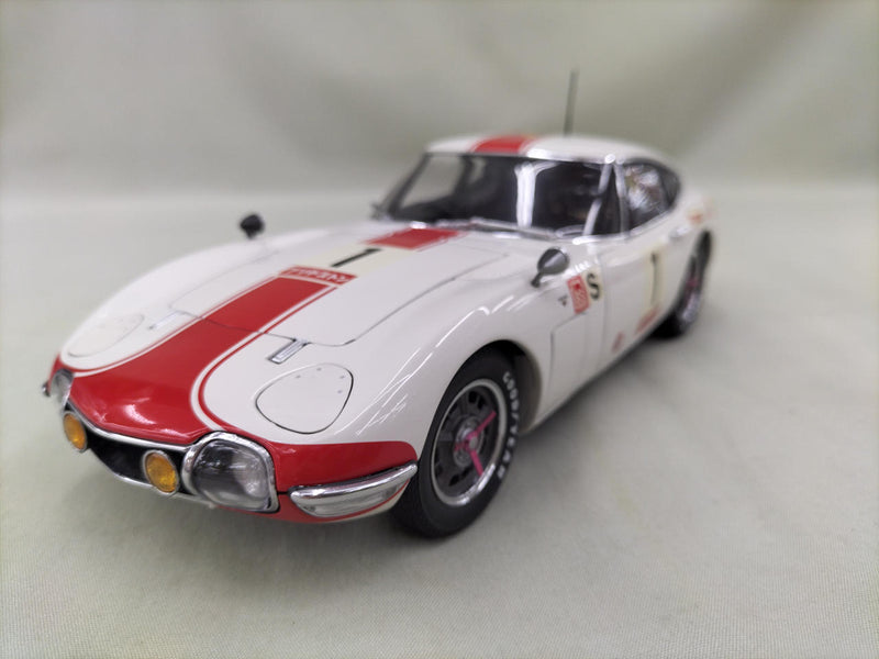 Cargue la imagen en el visor de la galería, AUTOart 1/18 Toyota 2000GT 24HRS FUJI 1967 1/18 Scale Car– Used
