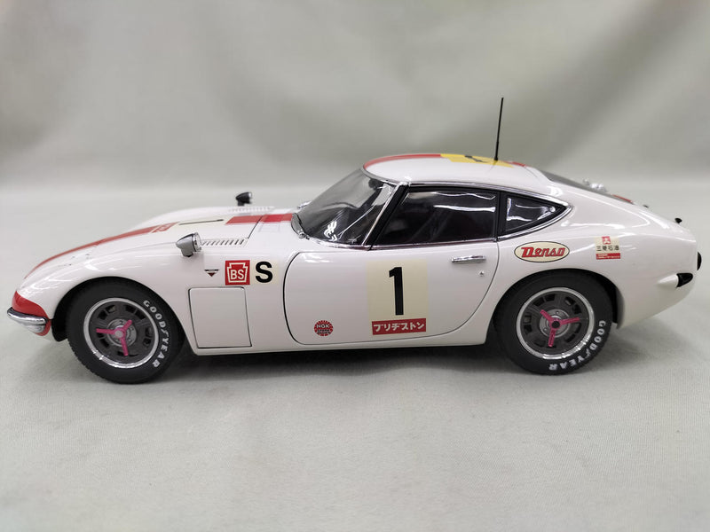Cargue la imagen en el visor de la galería, AUTOart 1/18 Toyota 2000GT 24HRS FUJI 1967 1/18 Scale Car– Used