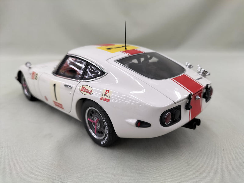 Cargue la imagen en el visor de la galería, AUTOart 1/18 Toyota 2000GT 24HRS FUJI 1967 1/18 Scale Car– Used
