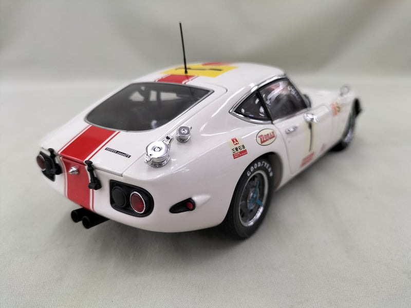 Cargue la imagen en el visor de la galería, AUTOart 1/18 Toyota 2000GT 24HRS FUJI 1967 1/18 Scale Car– Used