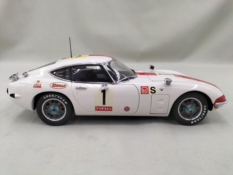Cargue la imagen en el visor de la galería, AUTOart 1/18 Toyota 2000GT 24HRS FUJI 1967 1/18 Scale Car– Used