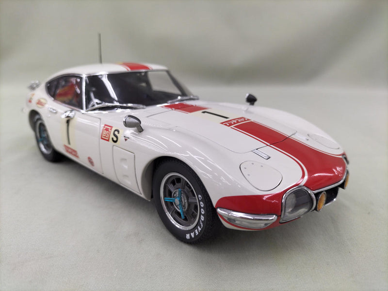 Cargue la imagen en el visor de la galería, AUTOart 1/18 Toyota 2000GT 24HRS FUJI 1967 1/18 Scale Car– Used
