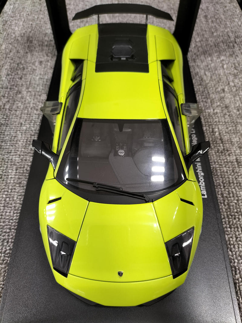 Load image into Gallery viewer, AUTOart LP670-4 SV Light Green 1/18 LAMBORGHINI MURCIELAGO Scale Car– Used
