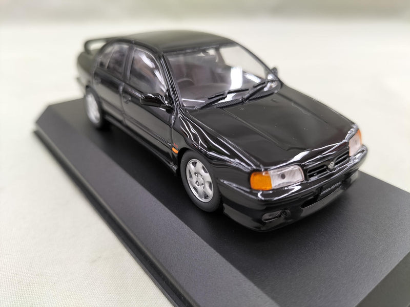 Cargue la imagen en el visor de la galería, KYOSHO SUPER BLACK NISSAN PRIMERA 2.0TE 1/43 Scale Model Car– Used