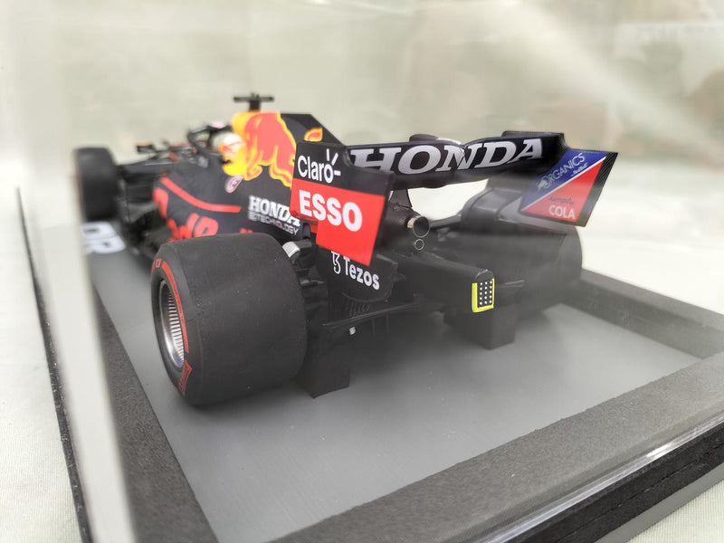 Laden Sie das Bild in Galerie -Viewer, SPARK 1/18 Max Verstappen Red Bull Honda RB16B F1 Champion Car