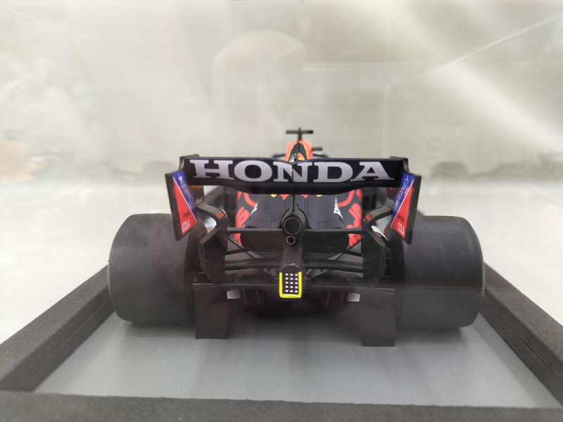 Laden Sie das Bild in Galerie -Viewer, SPARK 1/18 Max Verstappen Red Bull Honda RB16B F1 Champion Car