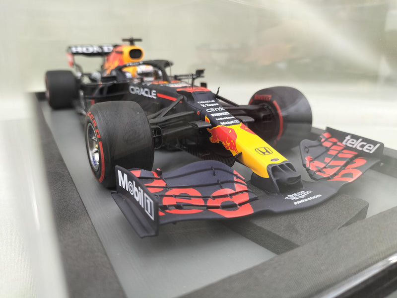Laden Sie das Bild in Galerie -Viewer, SPARK 1/18 Max Verstappen Red Bull Honda RB16B F1 Champion Car
