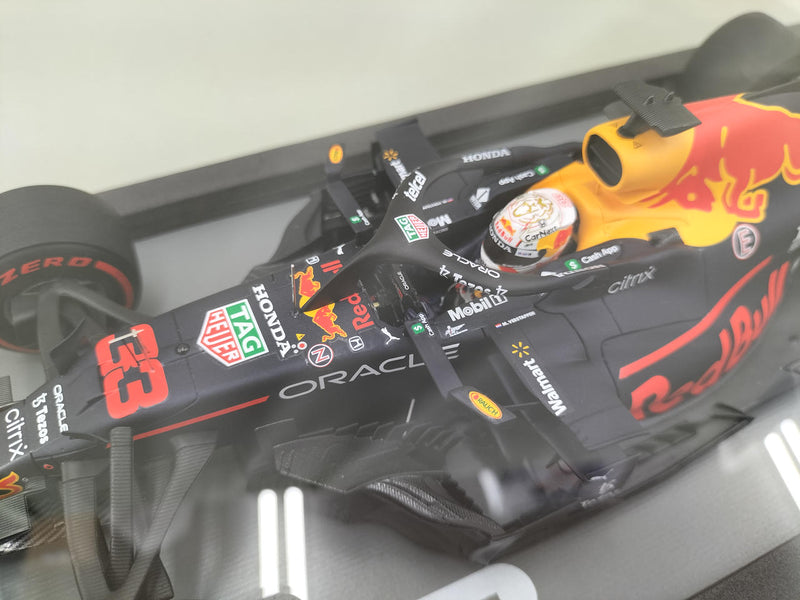 Laden Sie das Bild in Galerie -Viewer, SPARK 1/18 Max Verstappen Red Bull Honda RB16B F1 Champion Car
