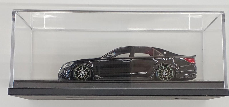 Cargue la imagen en el visor de la galería, IGNITION MODEL Toyota Crown Athlete G 1/43 Scale Car– Used