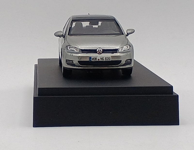 Cargue la imagen en el visor de la galería, HERPA VW GOLF MK7 Silver 1/43 Scale Car– Used
