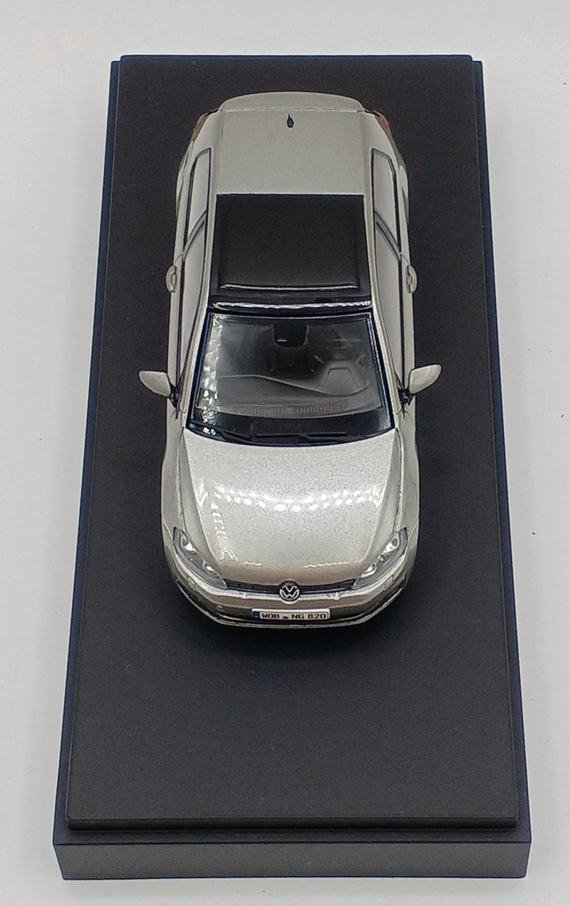 Cargue la imagen en el visor de la galería, HERPA VW GOLF MK7 Silver 1/43 Scale Car– Used