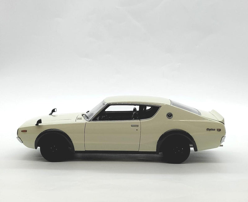 Cargue la imagen en el visor de la galería, AUTOART NISSAN SKYLINE 2000 GT-R (KPGC10) 1/18 Scale Car– Used