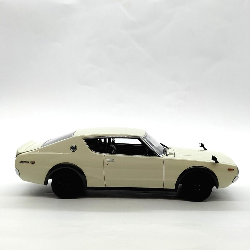 Cargue la imagen en el visor de la galería, AUTOART NISSAN SKYLINE 2000 GT-R (KPGC10) 1/18 Scale Car– Used