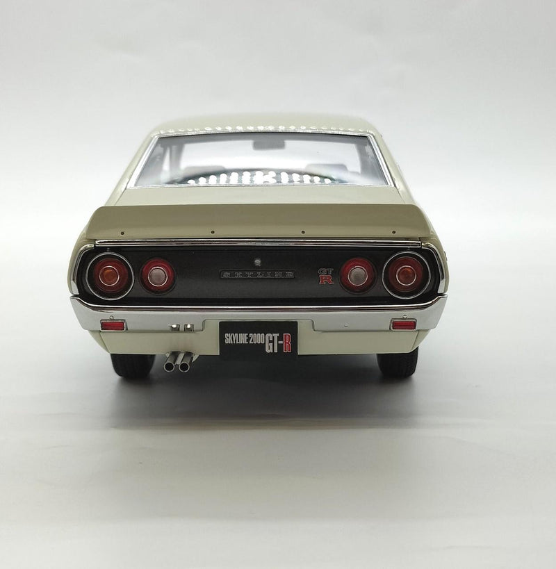 Cargue la imagen en el visor de la galería, AUTOART NISSAN SKYLINE 2000 GT-R (KPGC10) 1/18 Scale Car– Used