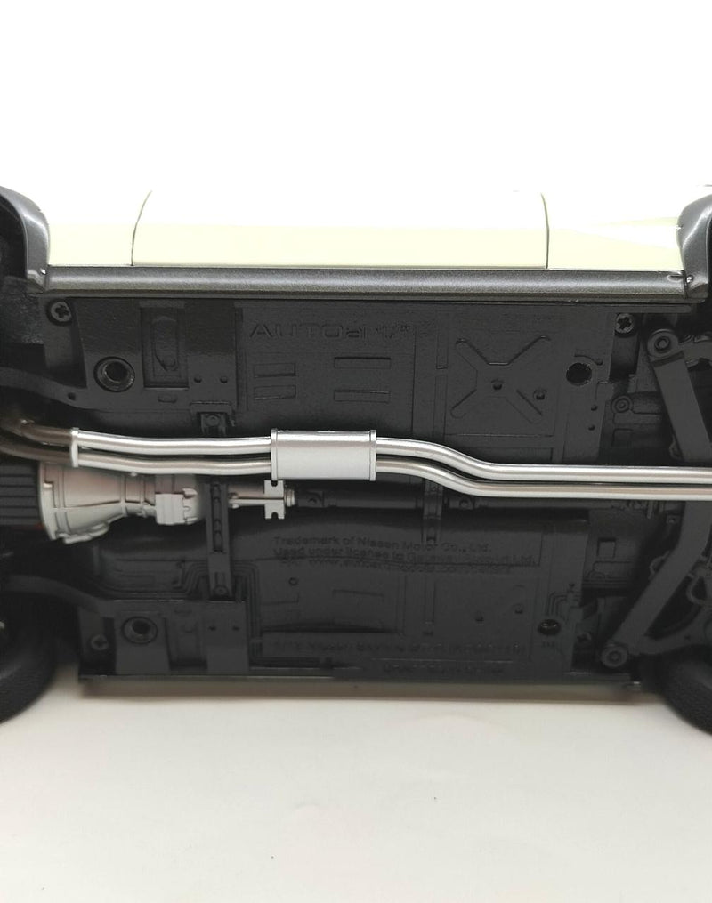 Cargue la imagen en el visor de la galería, AUTOART NISSAN SKYLINE 2000 GT-R (KPGC10) 1/18 Scale Car– Used
