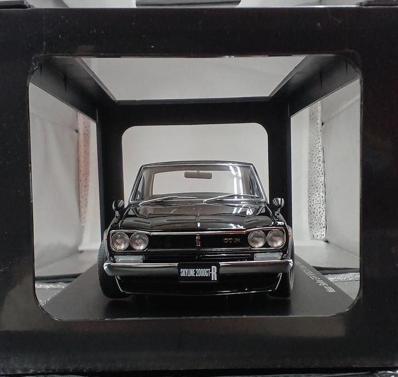Load image into Gallery viewer, AUTOart Nissan Skyline GTR Diecast Car 1/18 Scale– Used