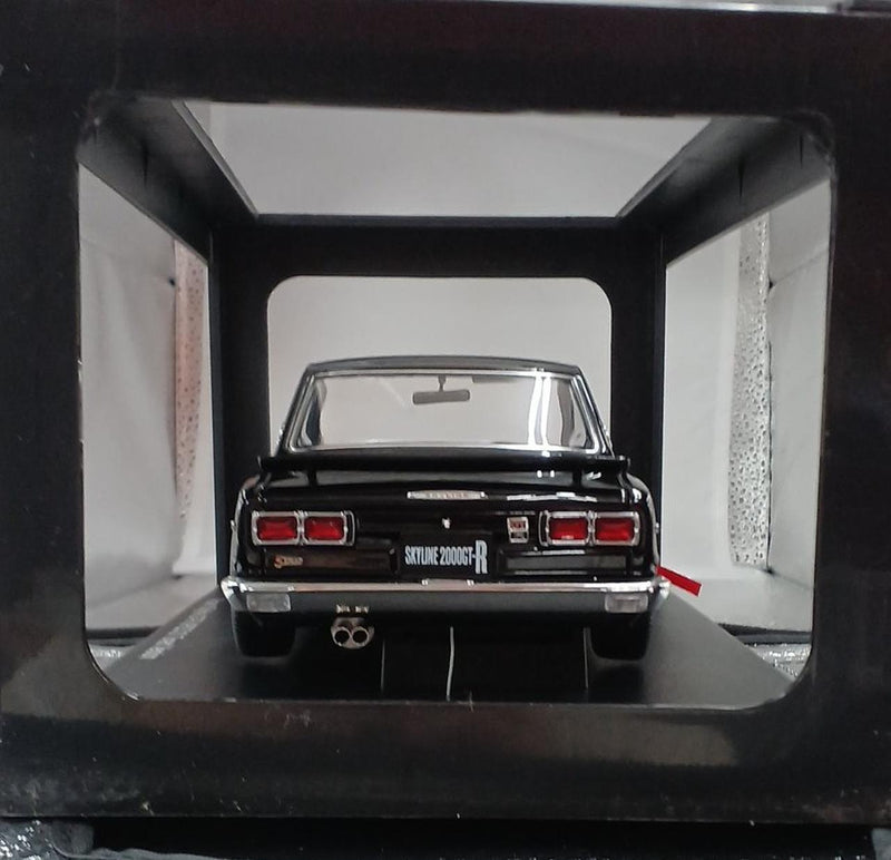 Load image into Gallery viewer, AUTOart Nissan Skyline GTR Diecast Car 1/18 Scale– Used