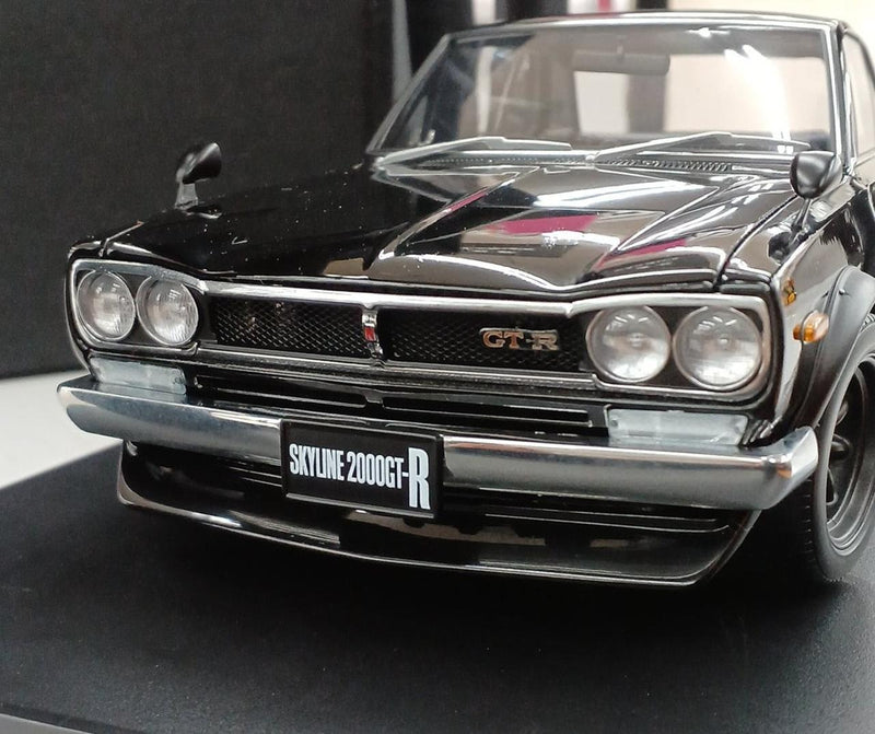 Load image into Gallery viewer, AUTOart Nissan Skyline GTR Diecast Car 1/18 Scale– Used