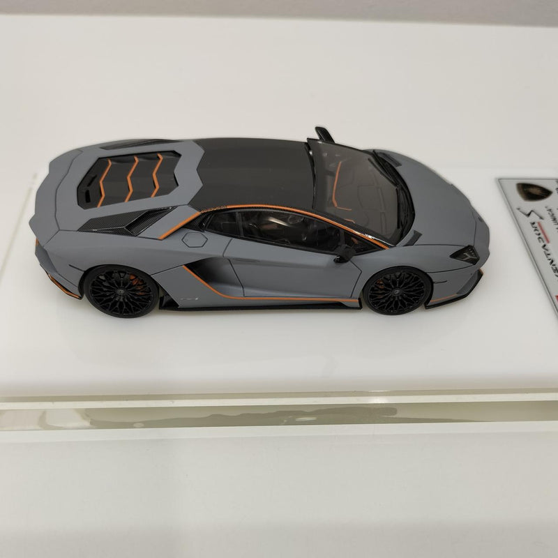 Chargez l'image dans la visionneuse de la galerie, EIDOLON EM383 Lamborghini Aventador S 1/43 Scale Car– Used