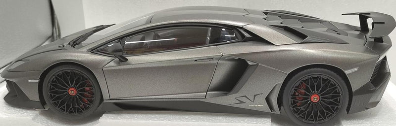 Load image into Gallery viewer, AUTOart Lamborghini Aventador LP750-4 SV 1/18 Scale Car– Used