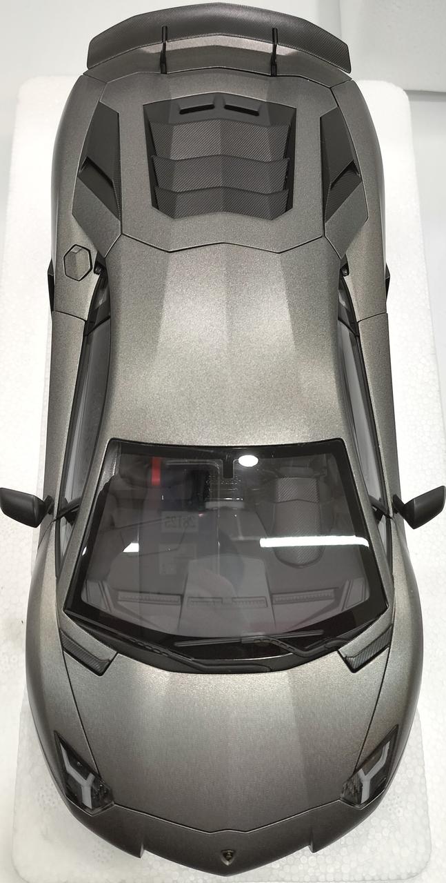 Load image into Gallery viewer, AUTOart Lamborghini Aventador LP750-4 SV 1/18 Scale Car– Used