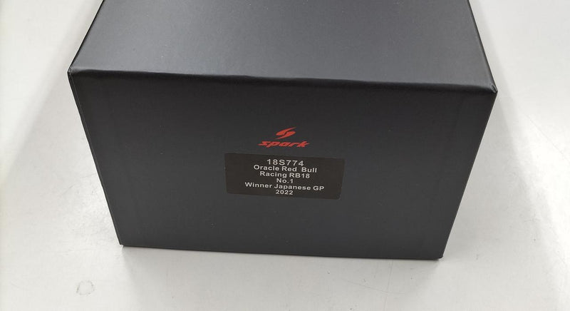 Laden Sie das Bild in Galerie -Viewer, SPARK 1/18 Oracle Red Bull Racing RB18 2022 JAPAN GP– Used