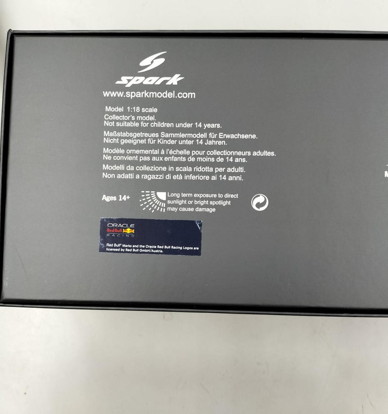 Laden Sie das Bild in Galerie -Viewer, SPARK 1/18 Oracle Red Bull Racing RB18 2022 JAPAN GP– Used