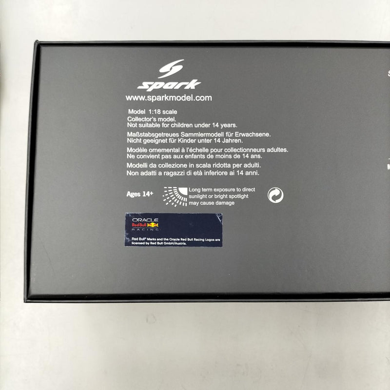 Laden Sie das Bild in Galerie -Viewer, SPARK 1/18 Oracle Red Bull Racing RB18 2022 JAPAN GP– Used