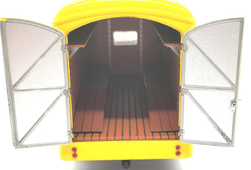 Laden Sie das Bild in Galerie -Viewer, EXOTO Alfa Romeo Transporter 1934 Scuderia Ferrari 1/43 Scale– Used