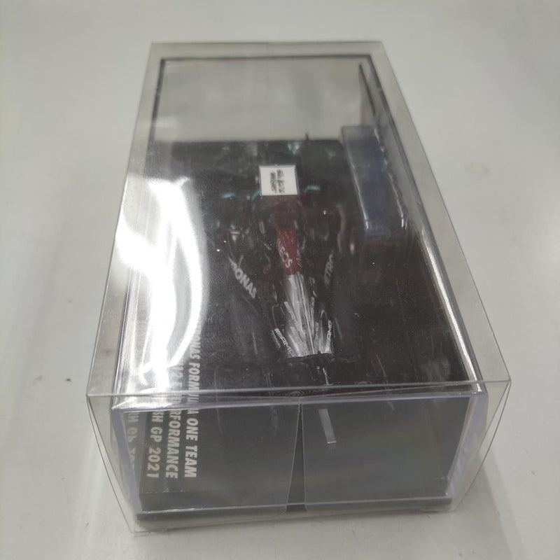 Laden Sie das Bild in Galerie -Viewer, SPARK 1/43 Petronas Formula One Team Model Car– Used