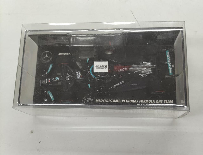 Laden Sie das Bild in Galerie -Viewer, SPARK 1/43 Petronas Formula One Team Model Car– Used