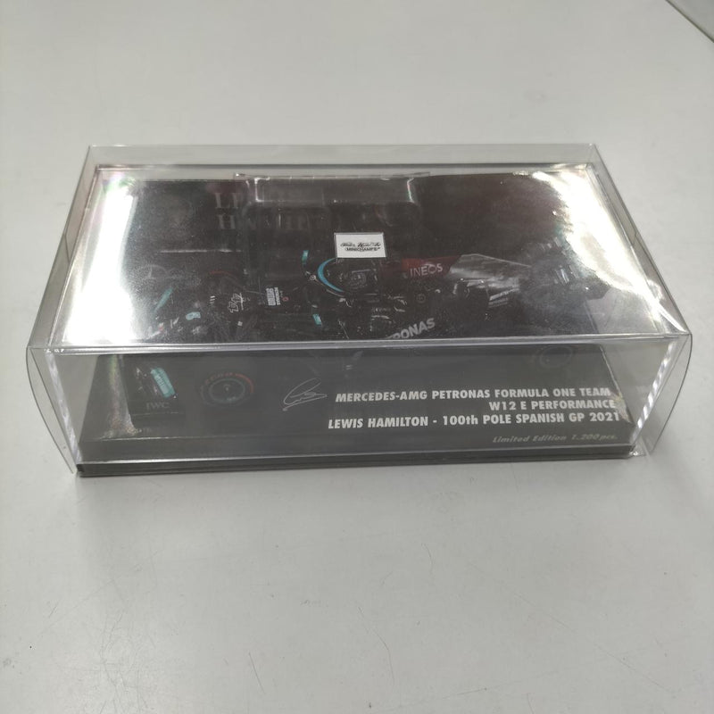 Laden Sie das Bild in Galerie -Viewer, SPARK 1/43 Petronas Formula One Team Model Car– Used